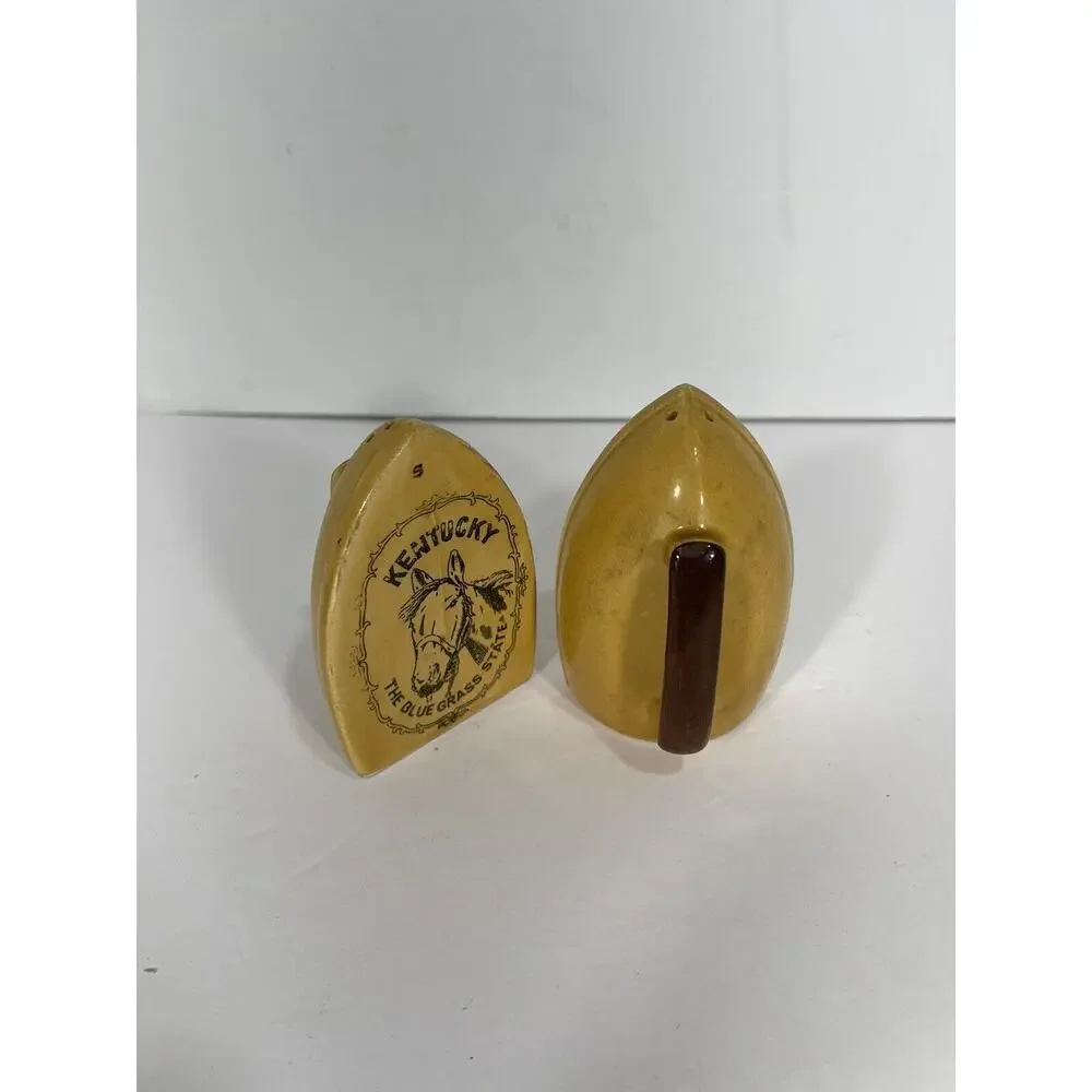 Vintage Kentucky‎ Souvenir Salt and Pepper Shakers THE BLUE GRASS STATE Horse